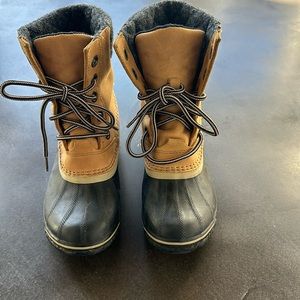 Sorel duck boots, size 7, great condition.
